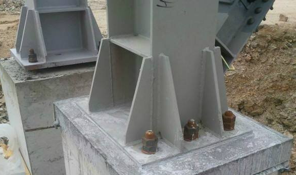 鋼結(jié)構(gòu)工程基礎(chǔ)螺栓位移無(wú)法安裝鋼構(gòu)件？